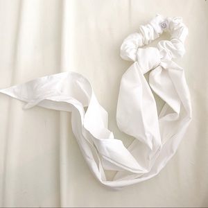 New lululemon uplifting flow scrunchie